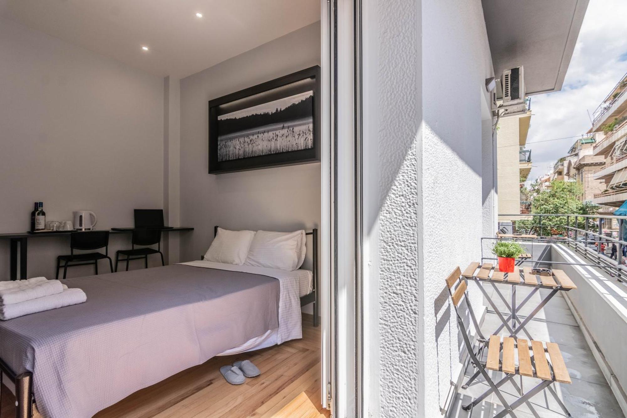 Aris Premium Accommodations Атина Екстериор снимка