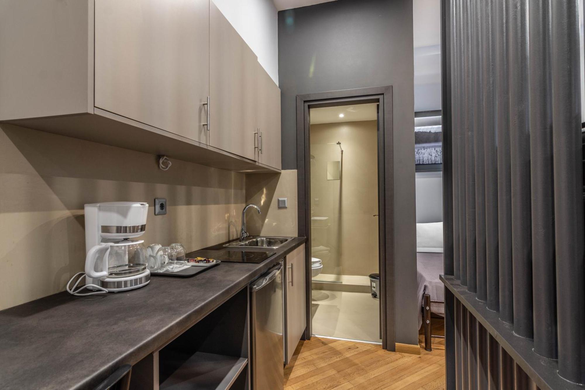 Aris Premium Accommodations Атина Екстериор снимка